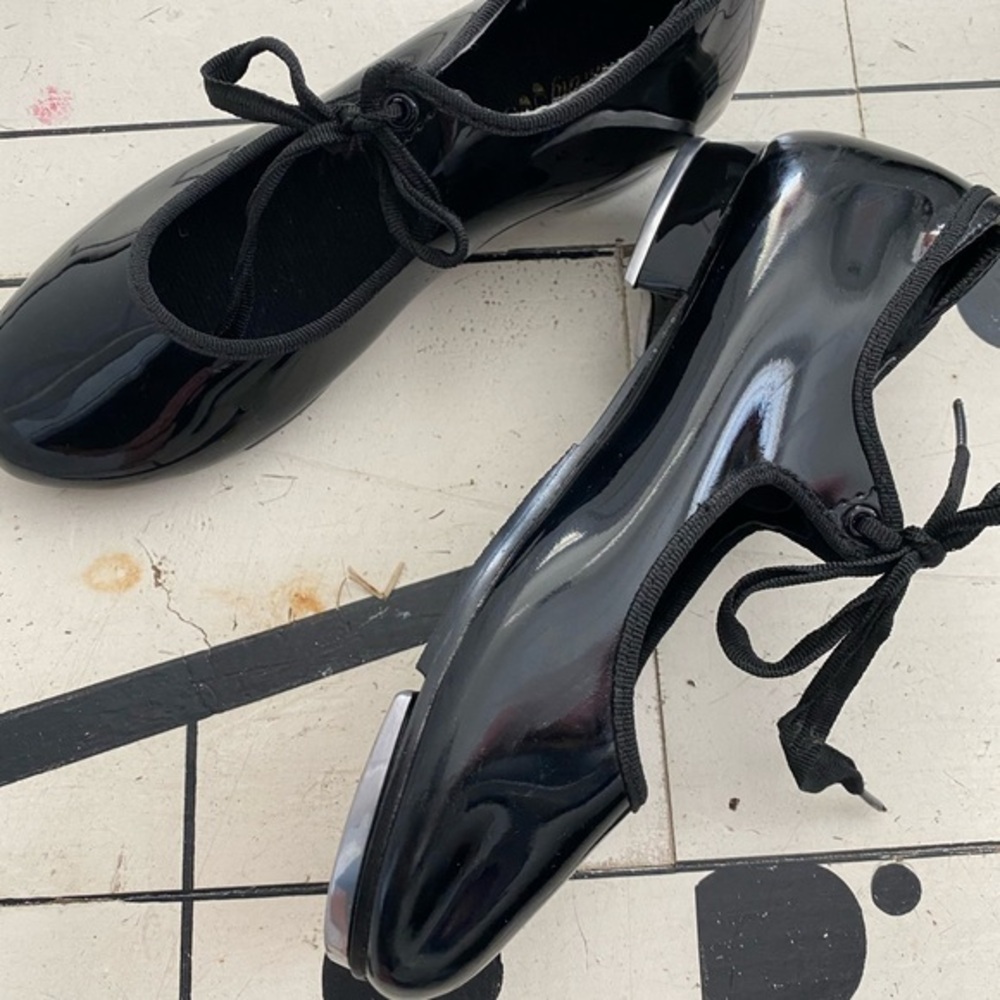 LETS TAP👯‍♀️ girls tap shoes- hardly worn!